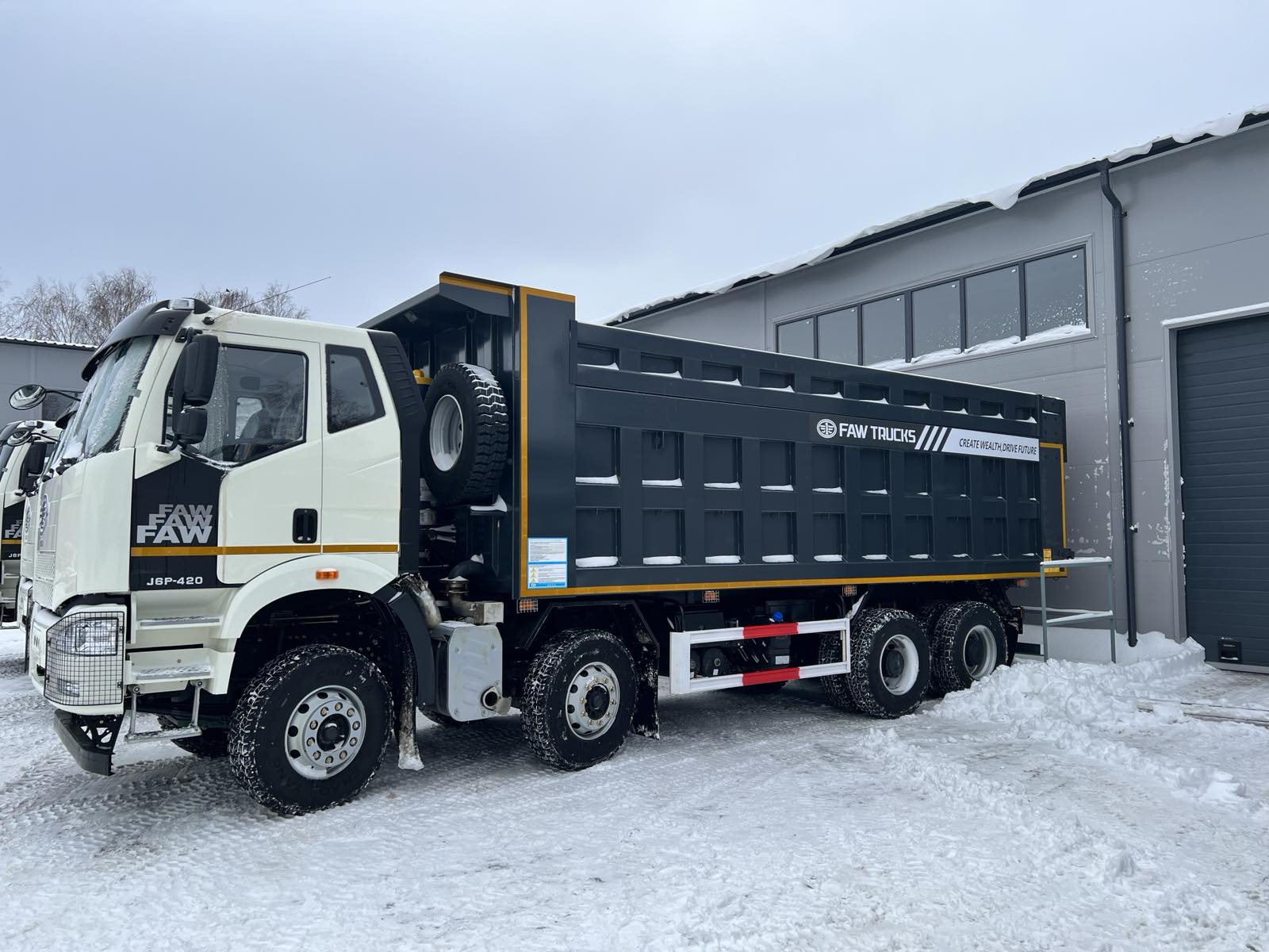 Самосвал FAW 8x4 J6 СА3310