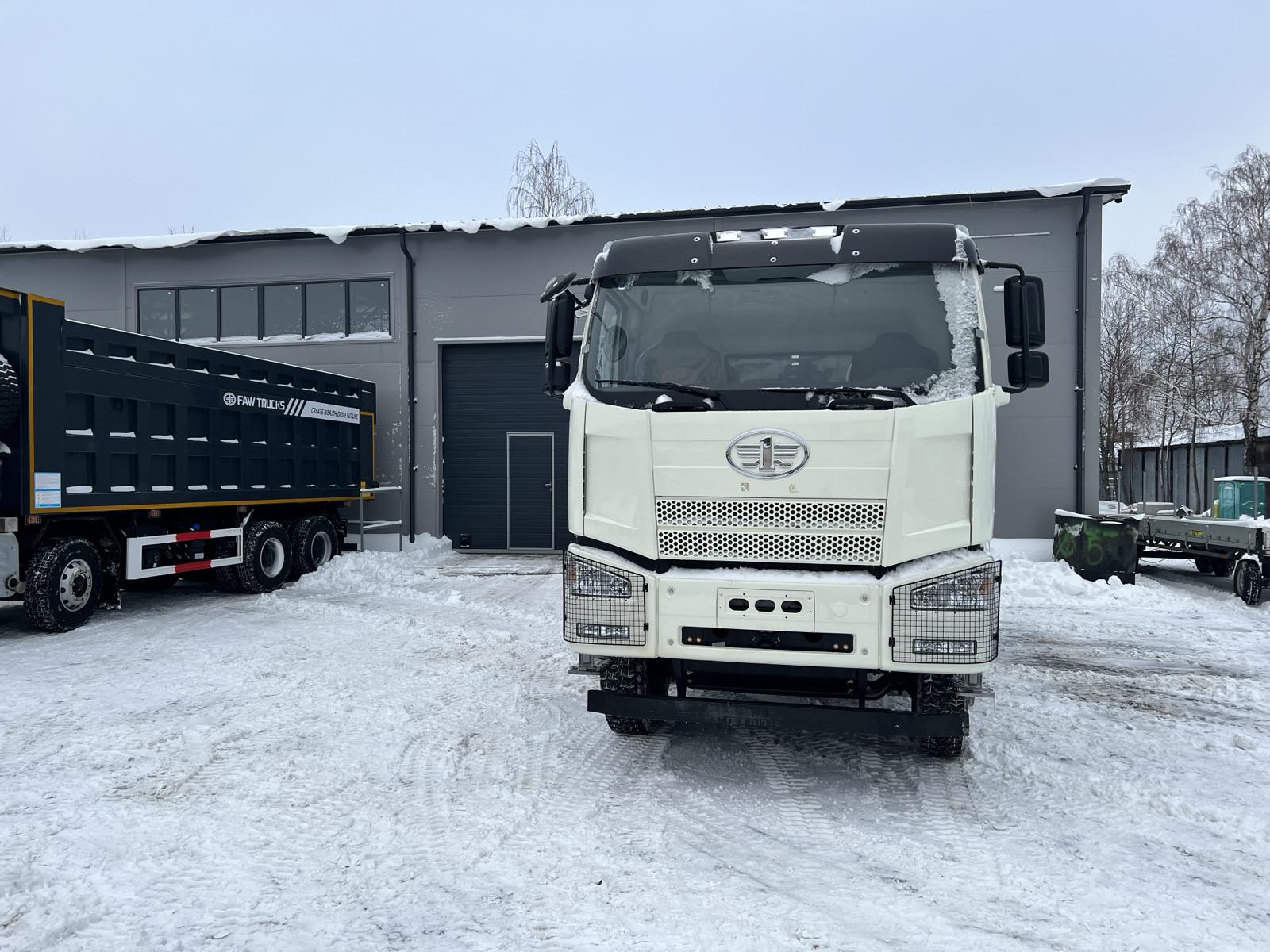 Самосвал FAW 8x4 J6 СА3310