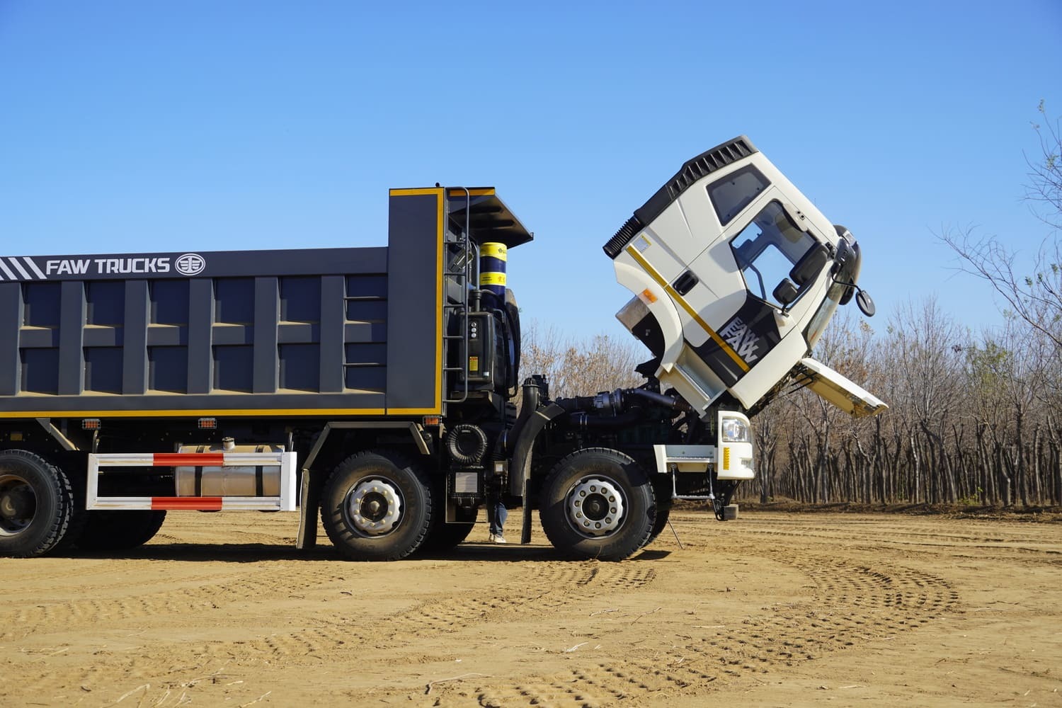 Самосвал FAW 8x4 J6 СА3310