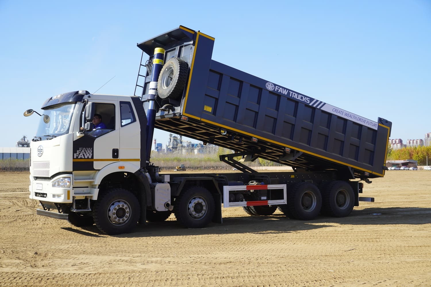 Самосвал FAW 8x4 J6 СА3310