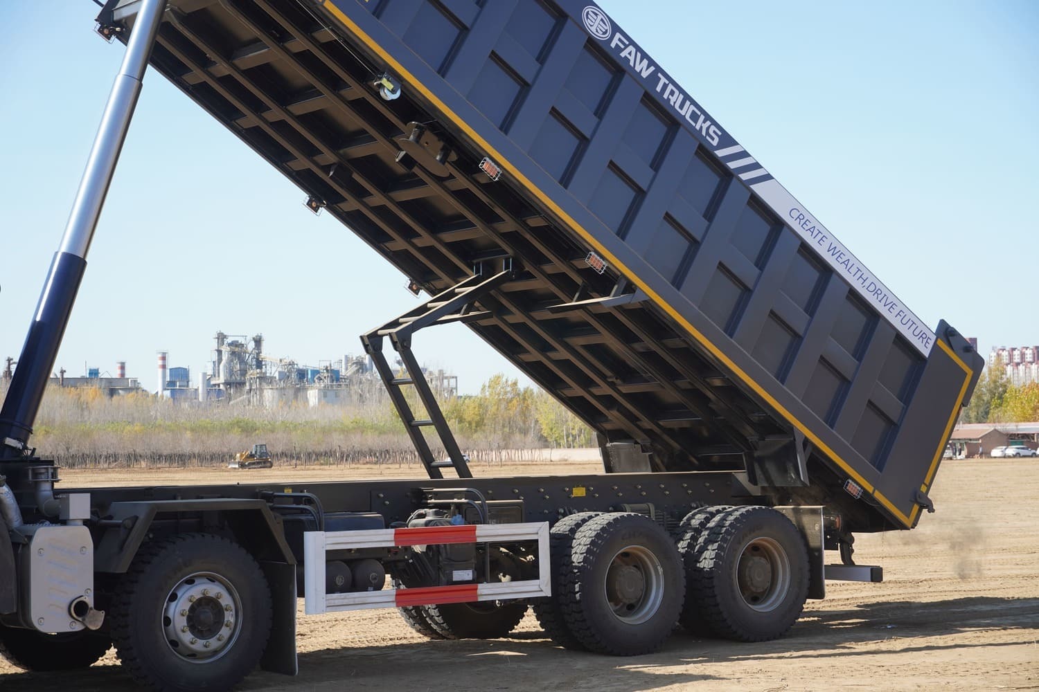 Самосвал FAW 8x4 J6 СА3310