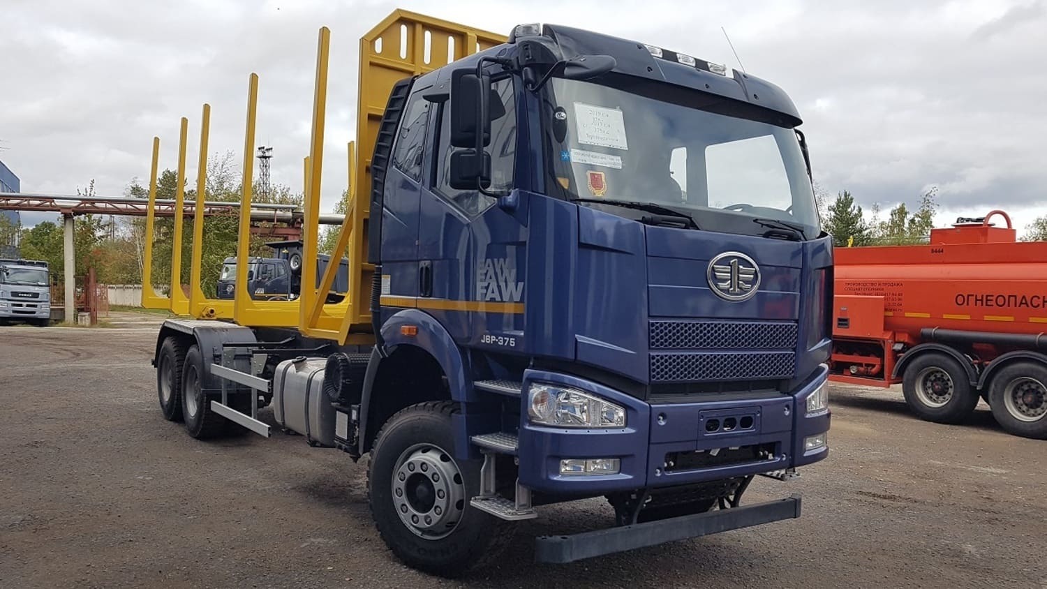 Сортиментовоз FAW J6 СА3250 6х4